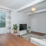 Pass The Keys Cosy And Spacious 2 Beds Flat With - Free Parking